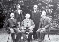 Golgi (in piedi a destra) con G. Bizzozero, E. Perroncito, R.A. Klliker e R. Fusari, fine del secolo XIX.