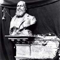 Busto di Pietro Blaserna, fondatore dellIstituto Fisico di Roma.