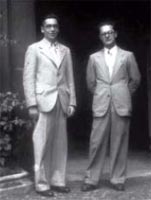 Con Edoardo Amaldi (a sinistra) al Cavendish Laboratory, nell'estate del 1934.